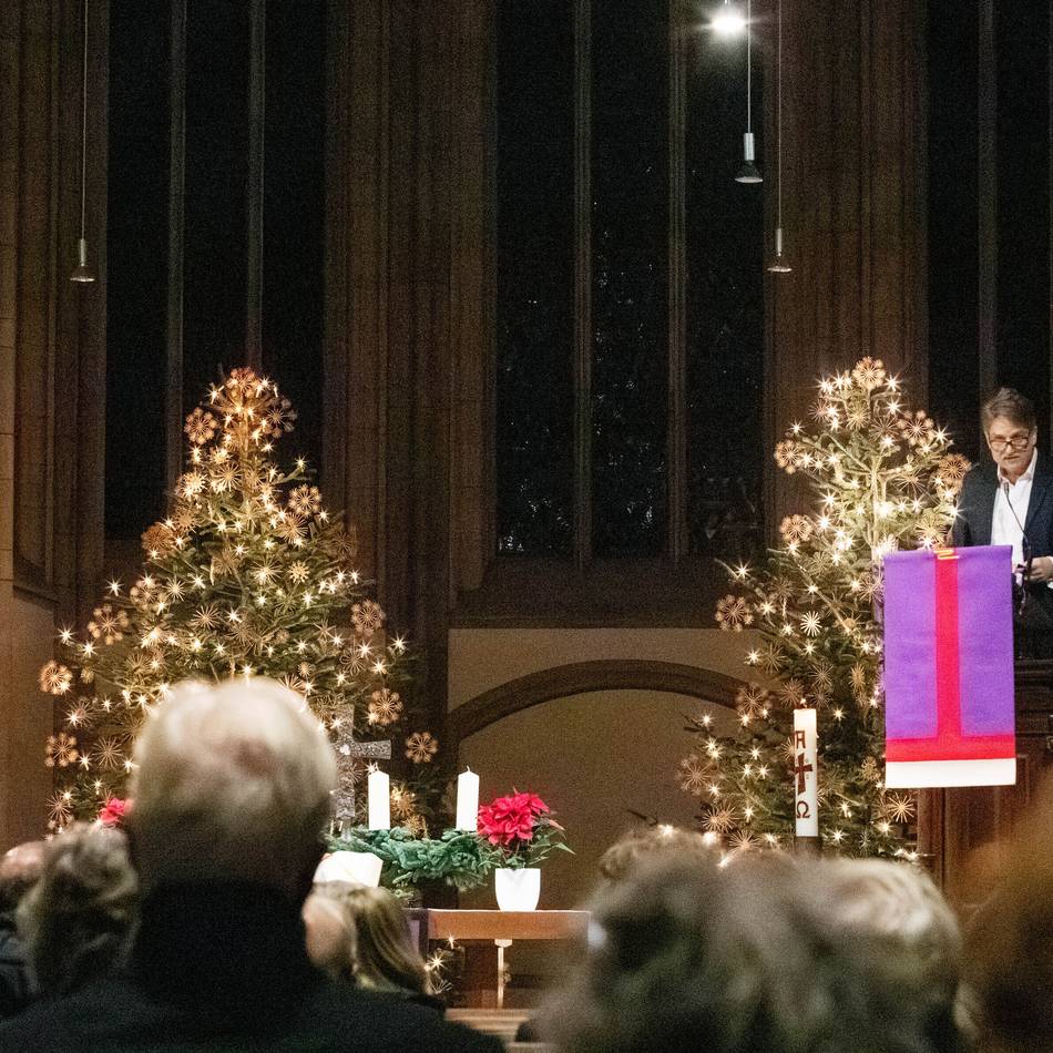 Jakob Augstein in Duisburg: „Brauchen die Kirche nicht, um die Bemühungen um die Aufrüstung zu fördern“