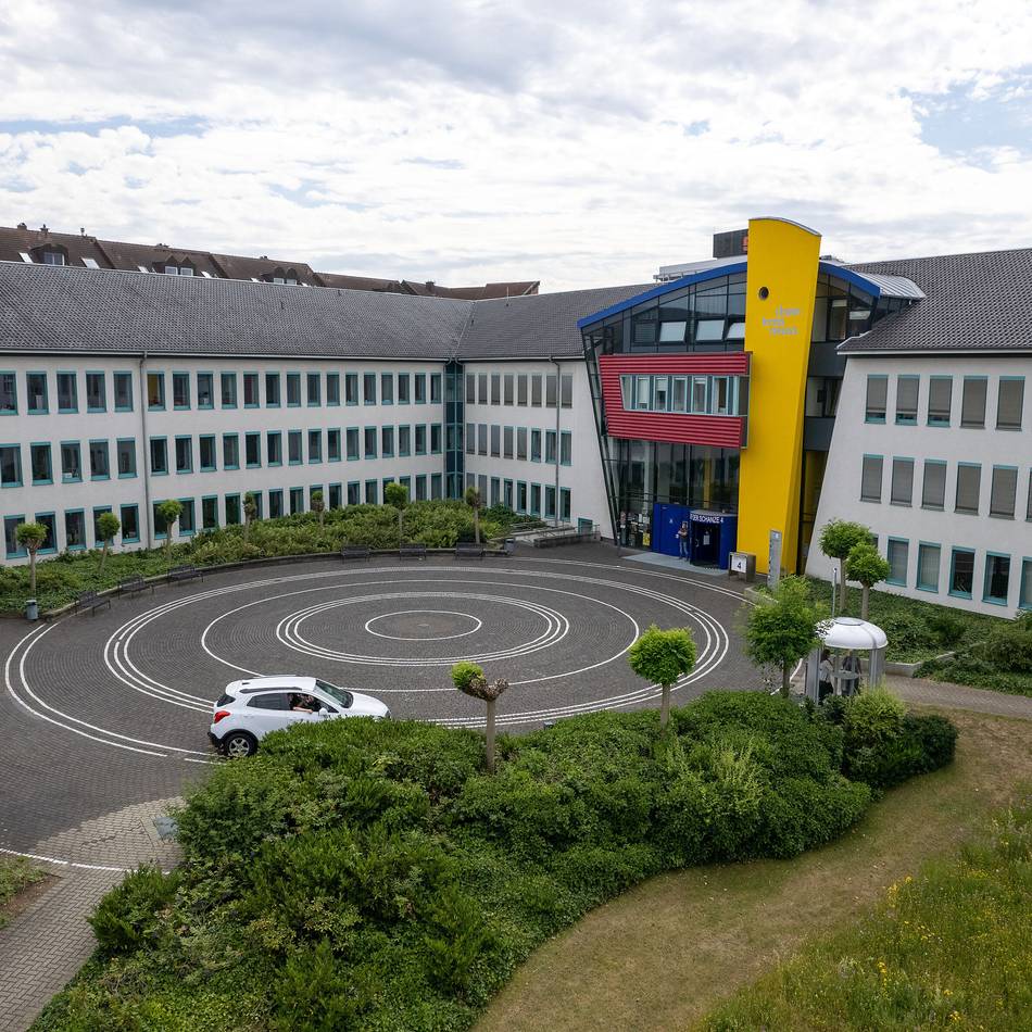 Kreistagssitzung im Rhein-Kreis Neuss: Dem Kreis laufen die Ausgaben davon