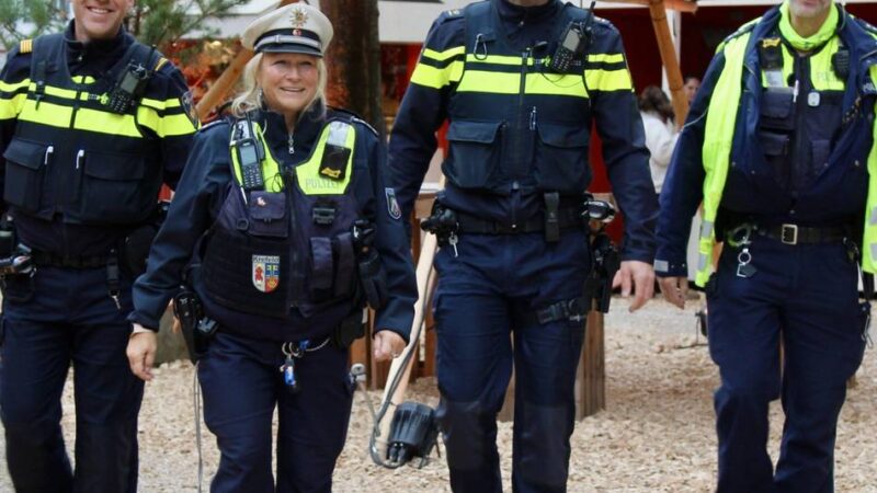 Kooperation der Polizei Krefeld: Deutsch-niederländische Streife sorgt für Sicherheit auf dem Weihnachtsmarkt