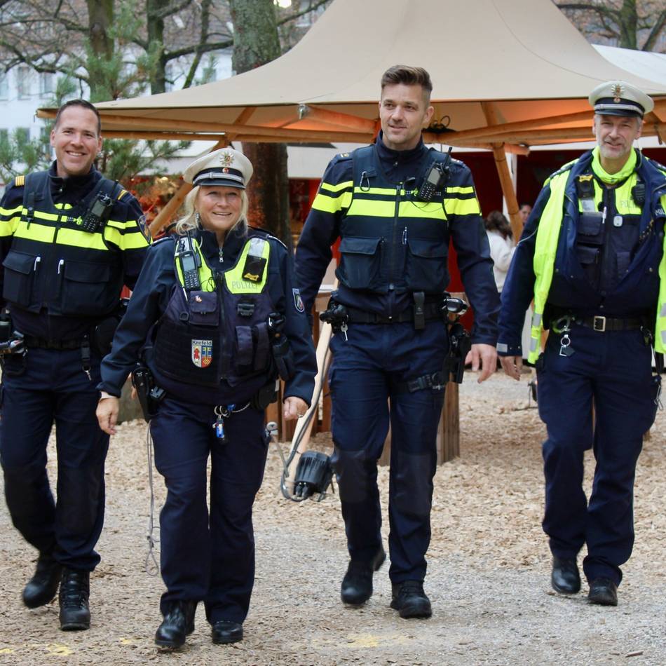 Kooperation der Polizei Krefeld: Deutsch-niederländische Streife sorgt für Sicherheit auf dem Weihnachtsmarkt