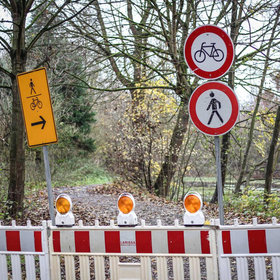 Wald in Grevenbroich: Hier geht’s nicht weiter – Irritation um Sperrung im Bend