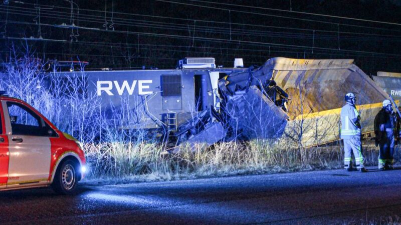 Auf RWE-Werksgelände: Güterzug in Grevenbroich entgleist – Lokführer verletzt