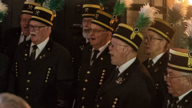 Konzert in Moers: Weihnachtssingen bei Kerzenschein auf Schacht IV