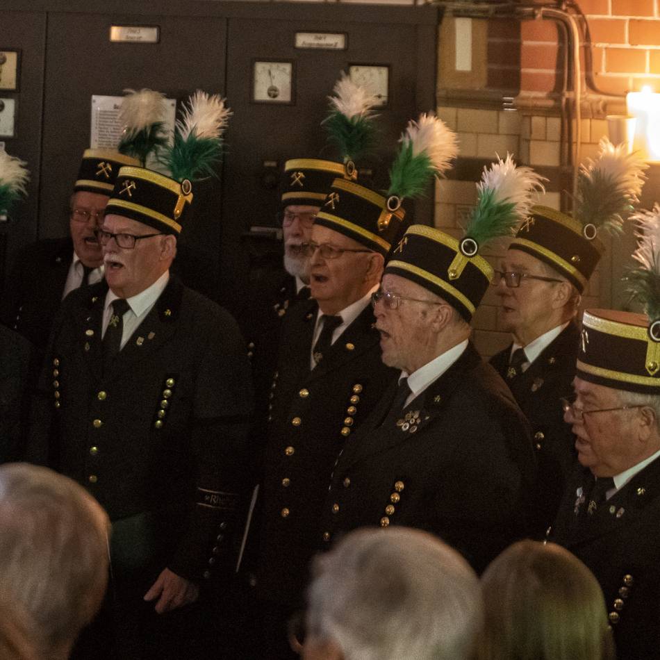 Konzert in Moers: Weihnachtssingen bei Kerzenschein auf Schacht IV