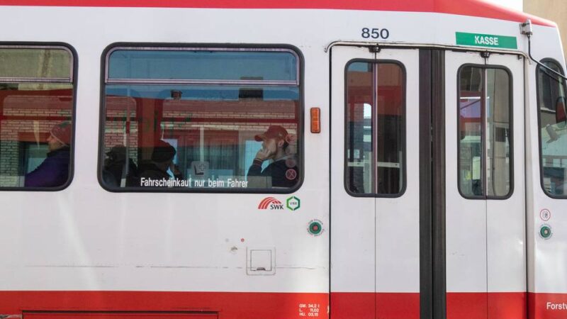 Tödlicher Unfall in Krefeld: 87-Jähriger von Straßenbahn erfasst