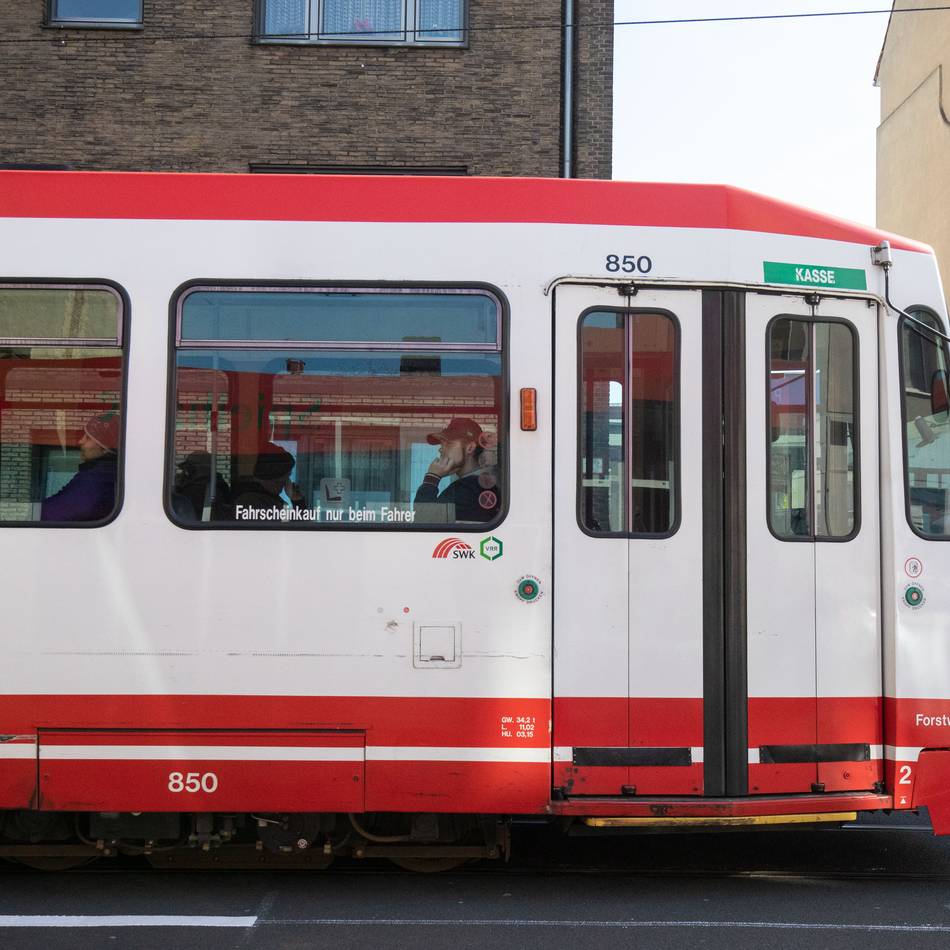 Tödlicher Unfall in Krefeld: 87-Jähriger von Straßenbahn erfasst