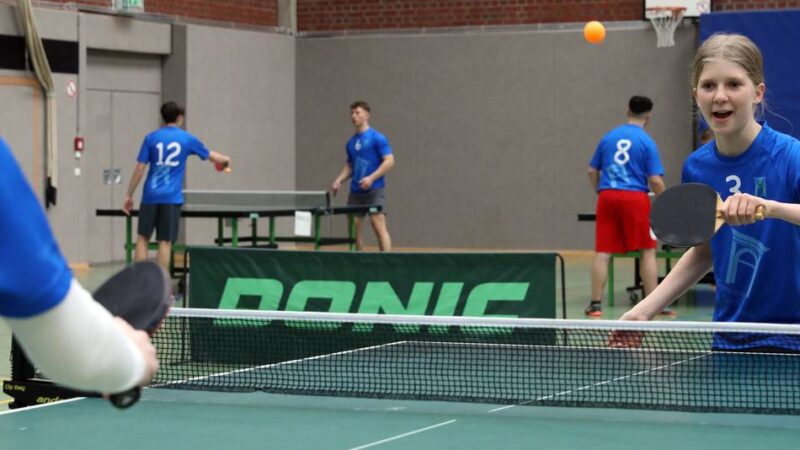 Tischtennis-Turnier in Mönchengladbach: Schulen kämpfen um den prestigeträchtigen Sieg beim Mixed-Team-Cup