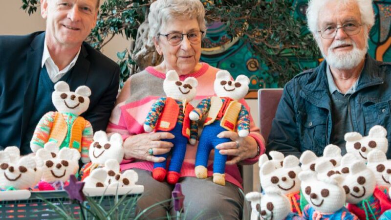 Trostspender aus Wolle: Issumerin häkelt Kuscheltiere für die Kinder in der Klinik