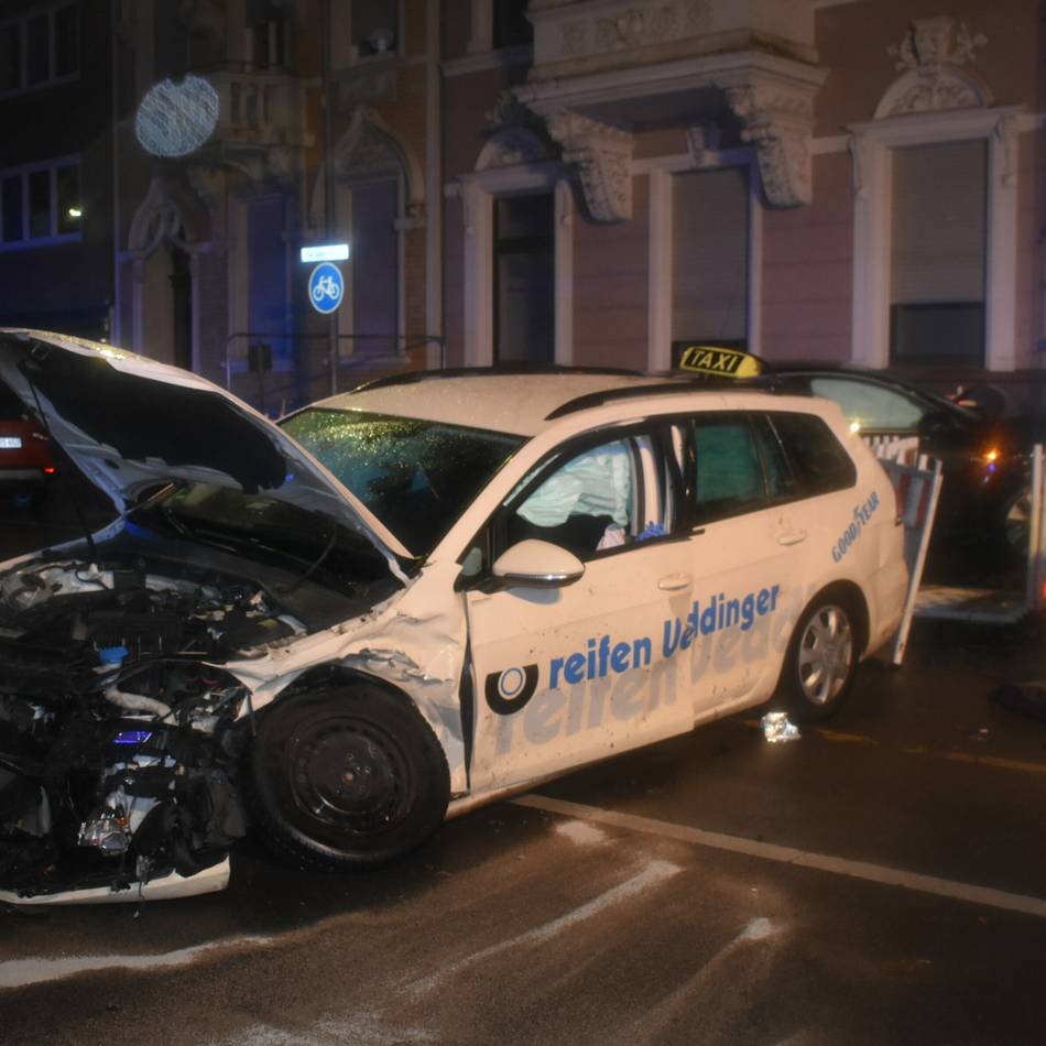 Urteil zu Straßenrennen in Mönchengladbach: „Einmal quer durch alle Verkehrsdelikte“ – Haftstrafe für 24-jährigen Raser