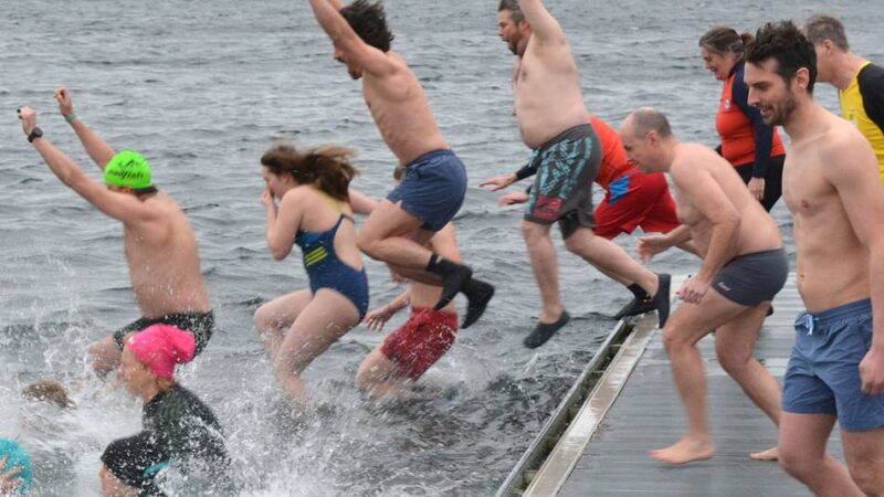 Wasserwacht des DRK Neuss: Anmelden zum Neujahrsschwimmen im Sandhofsee