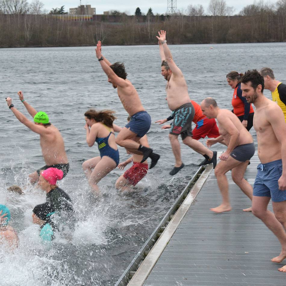 Wasserwacht des DRK Neuss: Anmelden zum Neujahrsschwimmen im Sandhofsee