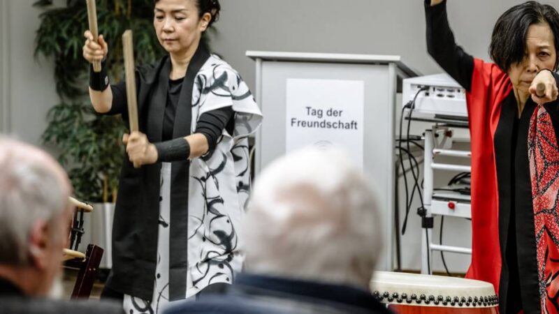 15-jährige Städtepartnerschaft: Ein Hauch von Japan in der Stadtbibliothek