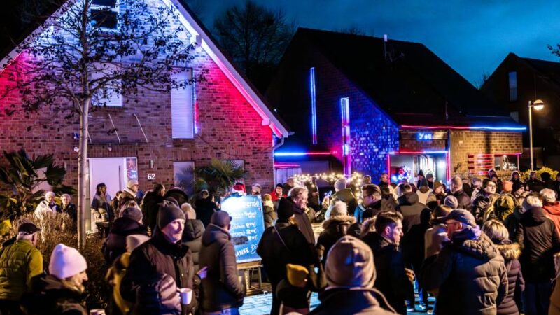 Nachbarschaftsaktion in Meerbusch: Viel Zulauf bei Lichtershow in Lank-Latum