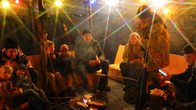 Weihnachtsdorf in Alpen: Nikolausmarkt zieht Besucher „in Scharen“ an