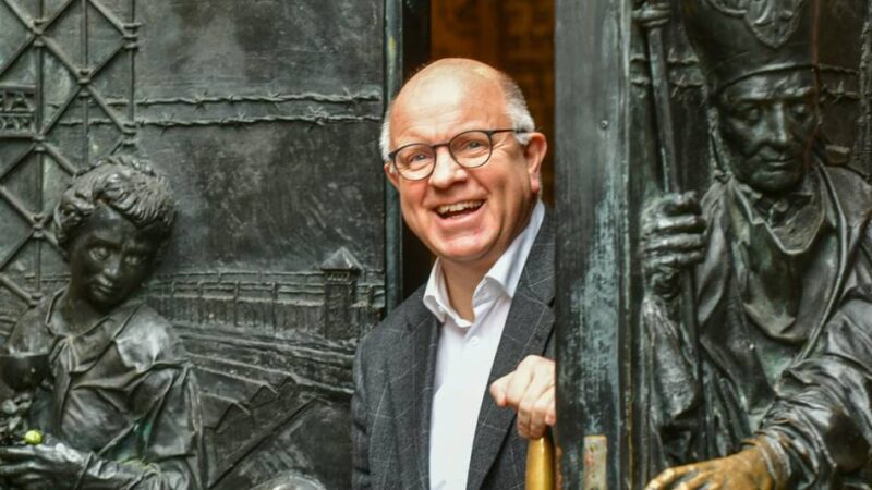 Wallfahrtsrektor Stefan Dördelmann zieht Jahresbilanz: „Ich schreibe meine Predigt immer noch selbst“ – was Kirche mit KI zu tun hat
