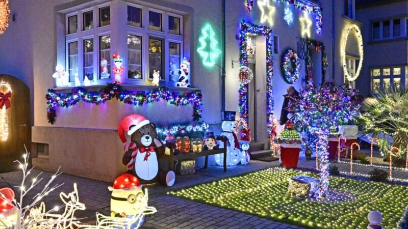 Weihnachten 2025 in Mönchengladbach-Neuwerk: Weihnachtliches Winterwunderland strahlt in der Webersiedlung