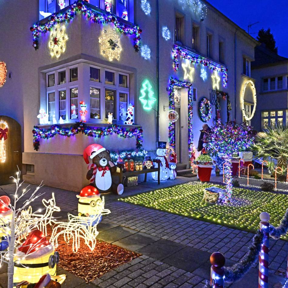 Weihnachten 2025 in Mönchengladbach-Neuwerk: Weihnachtliches Winterwunderland strahlt in der Webersiedlung