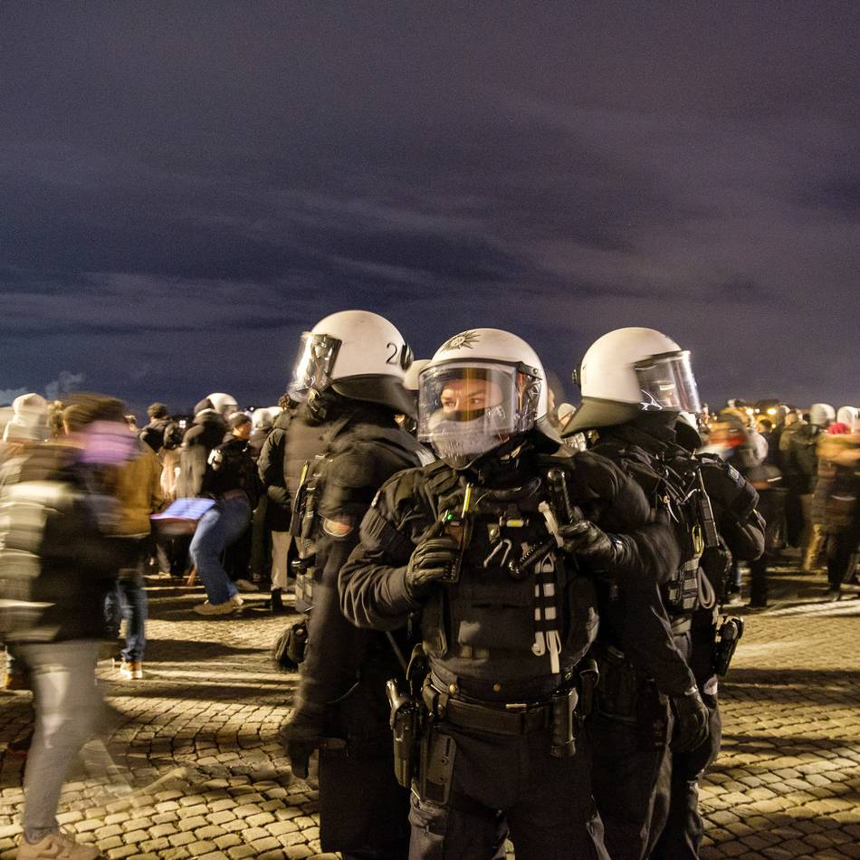 Jahreswechse: Silvesterabend in Düsseldorf – Polizei mit Hunderten Kräften im Einsatz