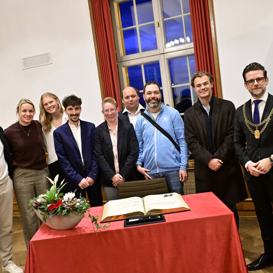 Hockeyspieler trugen sich ein: Sieben neue Namen im Goldenen Buch der „Hockey-Hauptstadt“