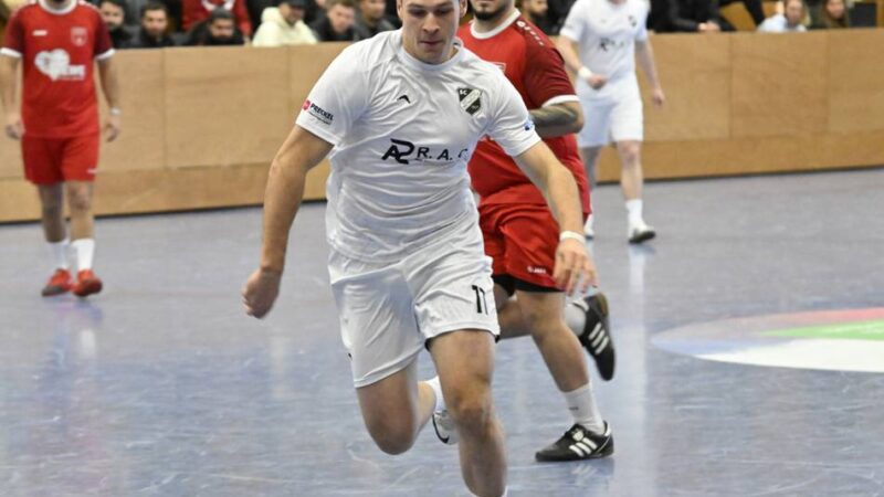 Hallenstadtmeisterschaft Gruppe 4: Mennrath spaziert in die Endrunde, Giesenkirchen scheidet aus