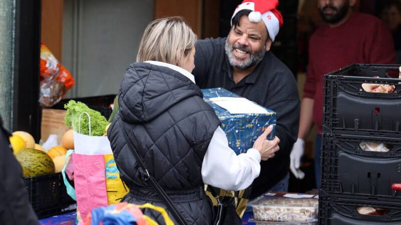 Weihnachtsgaben für Bedürftige in Korschenbroich: Wie die Tafel in Kleinenbroich für strahlende Gesichter sorgt