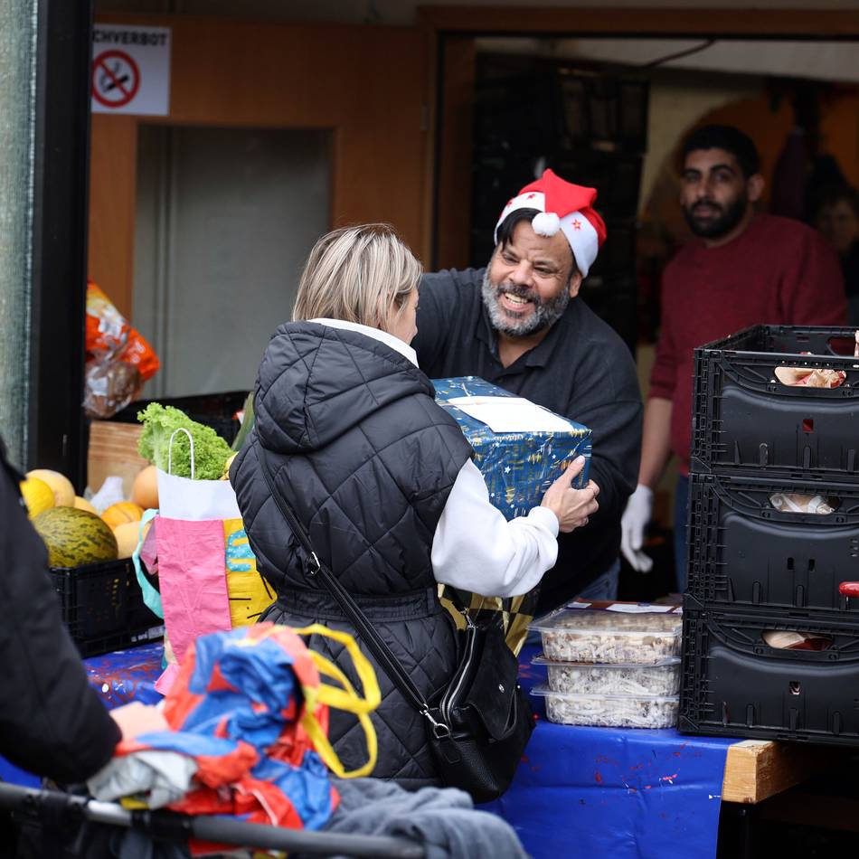 Weihnachtsgaben für Bedürftige in Korschenbroich: Wie die Tafel in Kleinenbroich für strahlende Gesichter sorgt