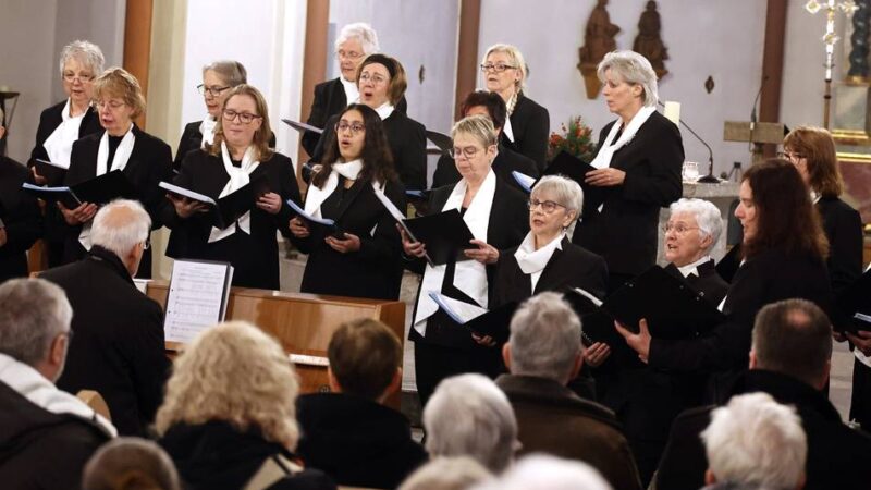 Kultur in Korschenbroich: Zwei Chöre stimmen aufs Christfest ein