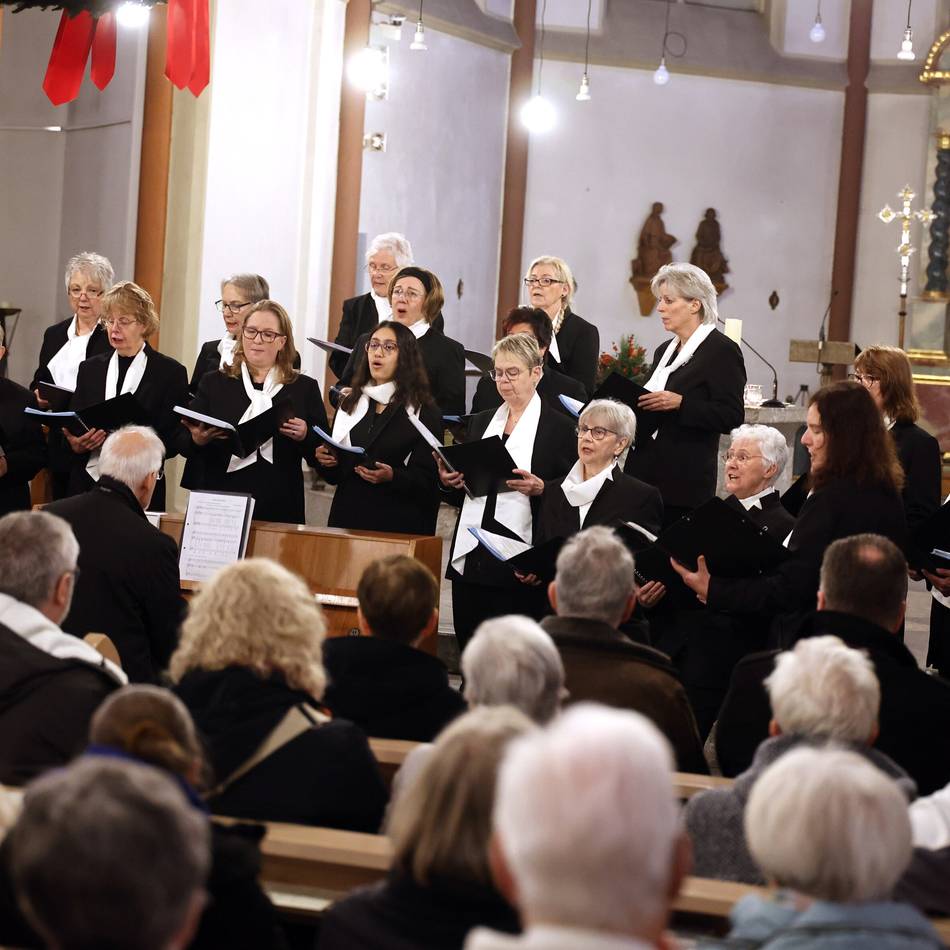Kultur in Korschenbroich: Zwei Chöre stimmen aufs Christfest ein