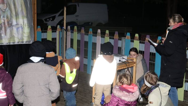 Vorweihnacht in Korschenbroich: Lebendiger Adventskalender im Sternenlicht