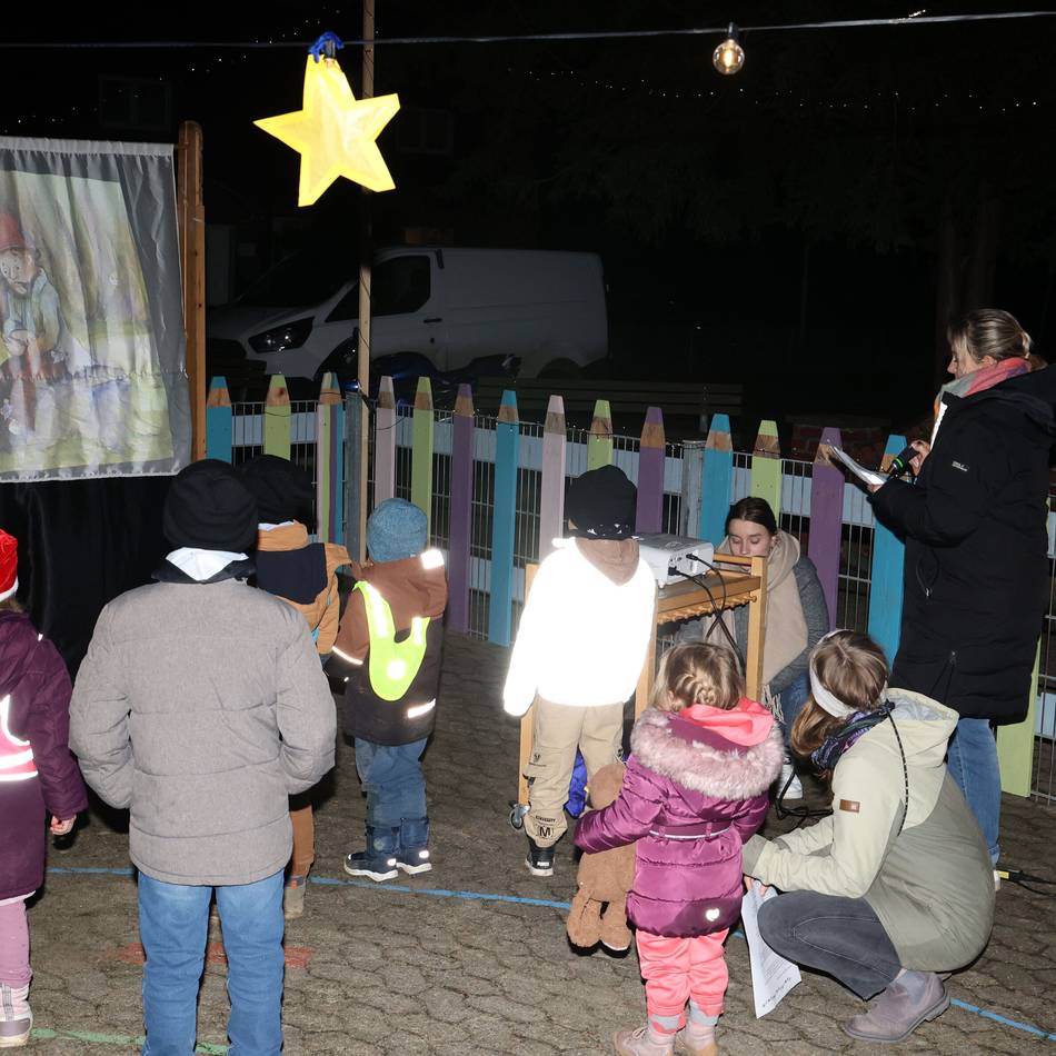 Vorweihnacht in Korschenbroich: Lebendiger Adventskalender im Sternenlicht