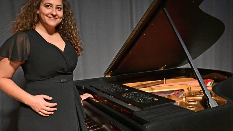 Konzert in Mönchengladbach: Meryem Akdenizli glänzt am Klavier mit einem Erzählkonzert