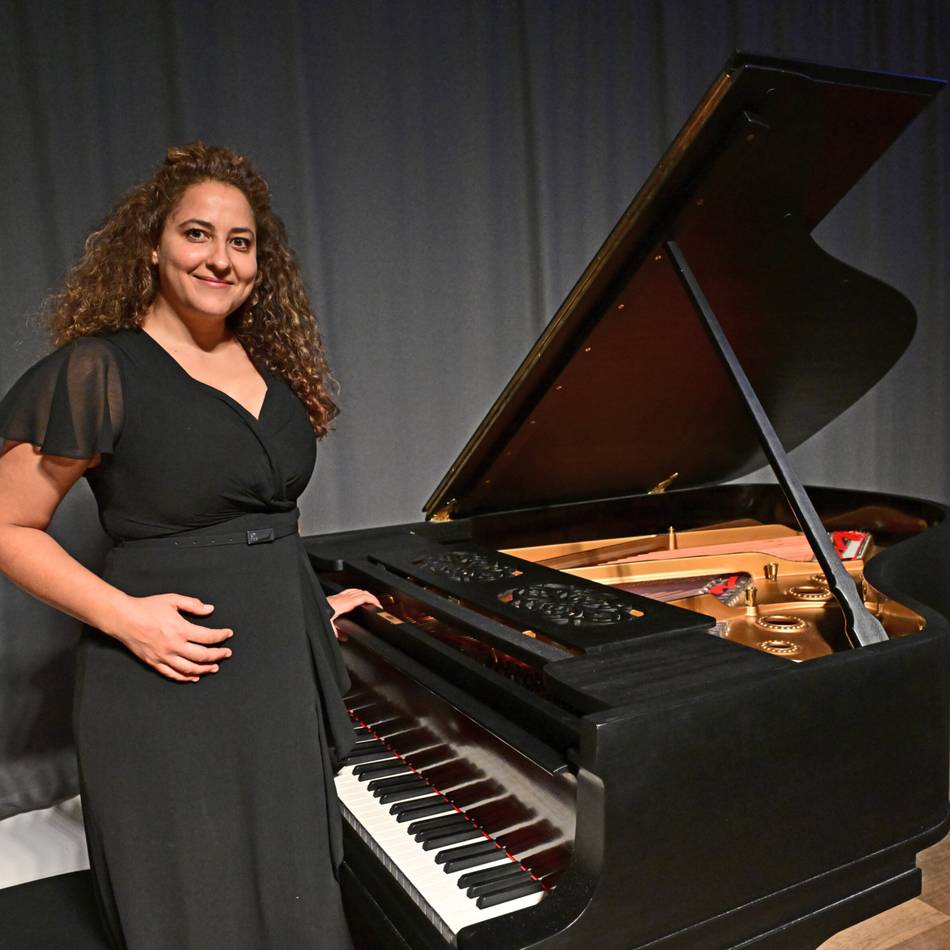 Konzert in Mönchengladbach: Meryem Akdenizli glänzt am Klavier mit einem Erzählkonzert