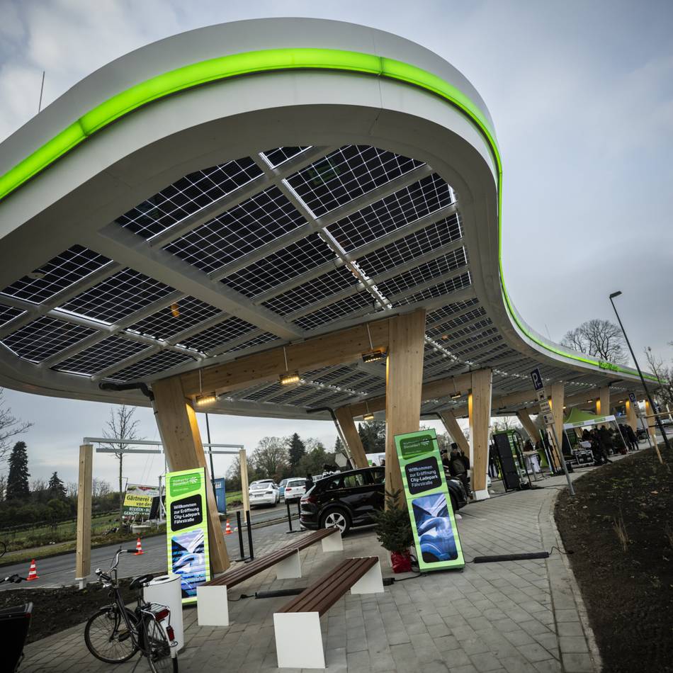 Laden in 15 bis 30 Minuten: Was Düsseldorfs erste große Tankstelle für E-Autos bietet