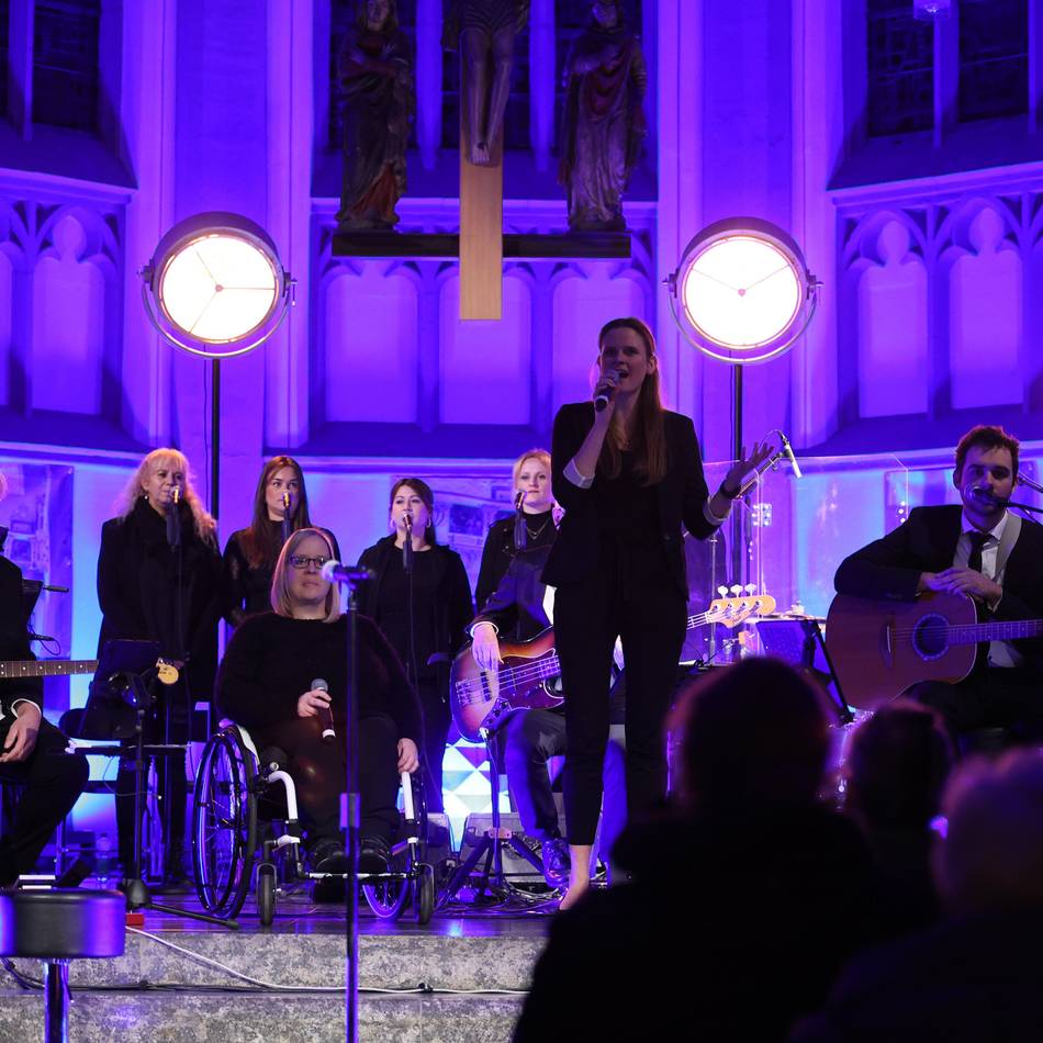Benefizkonzert in Gladbacher Citykirche: 400 Gäste feiern musikalische Adventspremiere von „Fun and Friends“