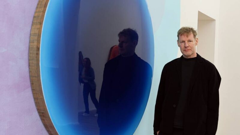 Neue Ausstellung in der Galerie Löhrl: Wie die Betrachter selbst Teil von Dirk Salz‘ Kunstwerken werden