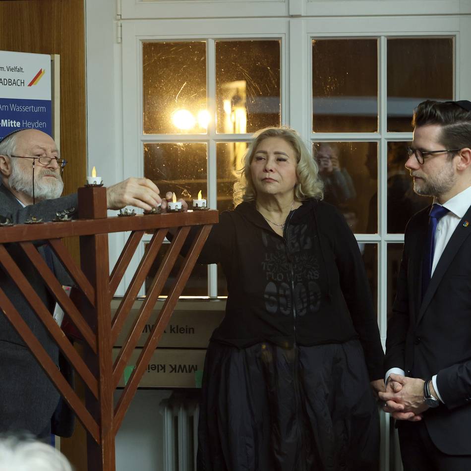 Nach antisemitischem Anschlag in Sydney: „Wir verstecken uns nicht“ – dritte Kerze zu jüdischem Lichterfest entzündet