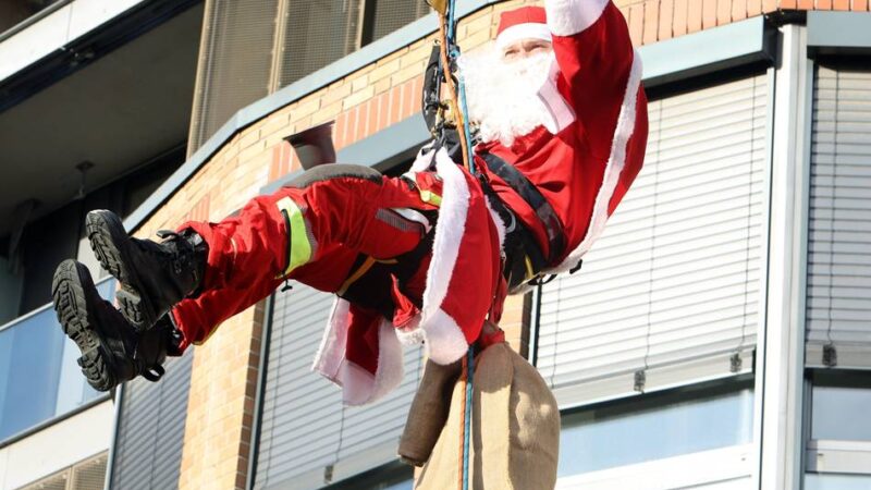 Aktion für kranke Kinder in Mönchengladbach: Hängepartie mit Nikolaus und seinen Gefährten