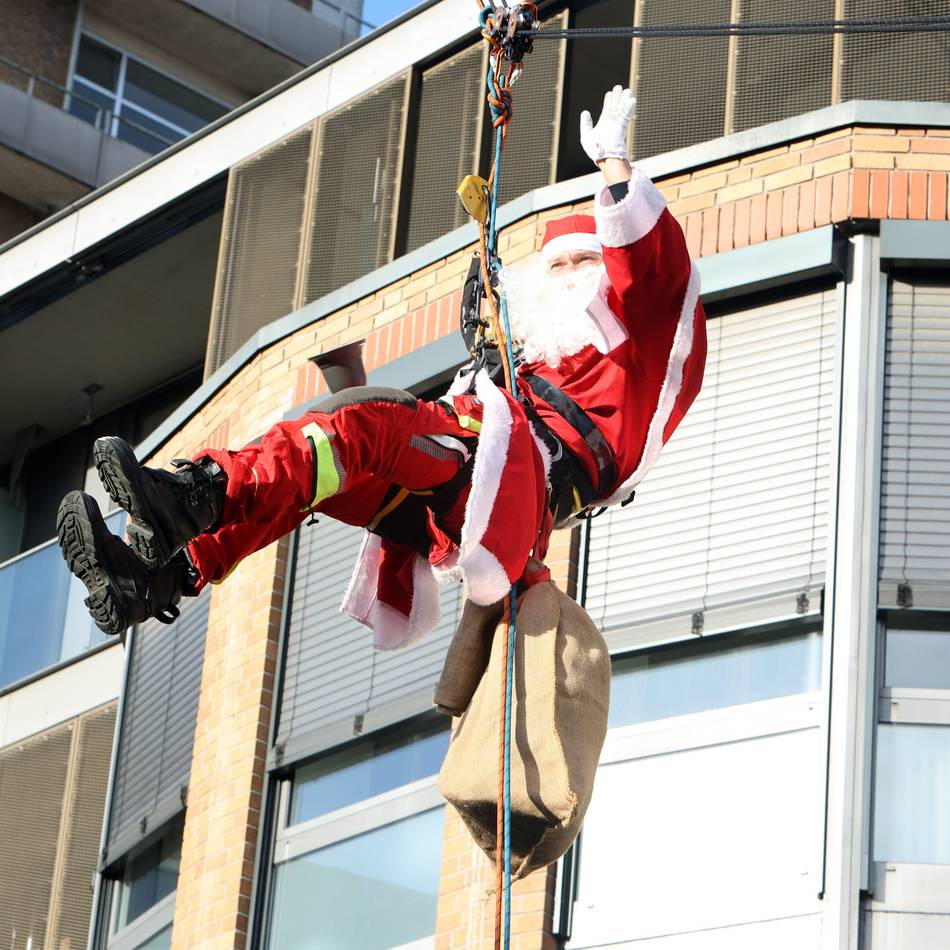 Aktion für kranke Kinder in Mönchengladbach: Hängepartie mit Nikolaus und seinen Gefährten