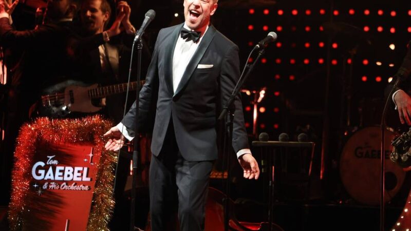 Weihnachtskonzert in Mönchengladbach: Glitter, Swing und gute Laune mit Tom Gaebel
