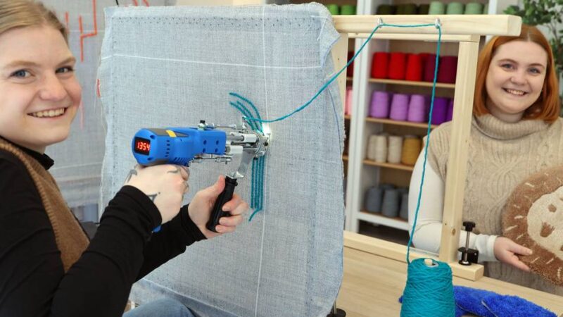 Tufting-Trend in Mönchengladbach: Zwei Schwestern bringen Kreativität und Teppich-Kunst zusammen