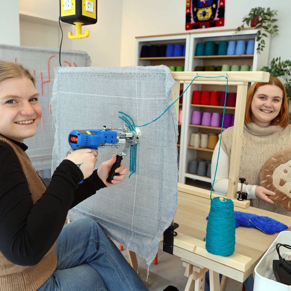 Tufting-Trend in Mönchengladbach: Zwei Schwestern bringen Kreativität und Teppich-Kunst zusammen
