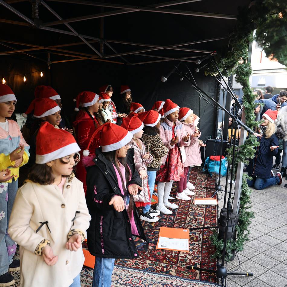 Dritter Advent in Mönchengladbach: Sonntags-Shoppen und Winterzauber locken in die Innenstadt von Rheydt
