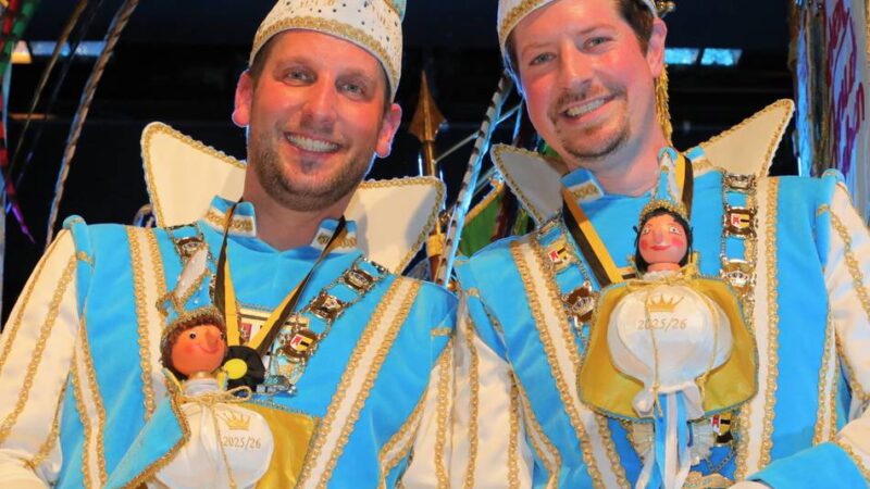 Karneval in Moers: Prinzenpaar auf dem Weihnachtsmarkt