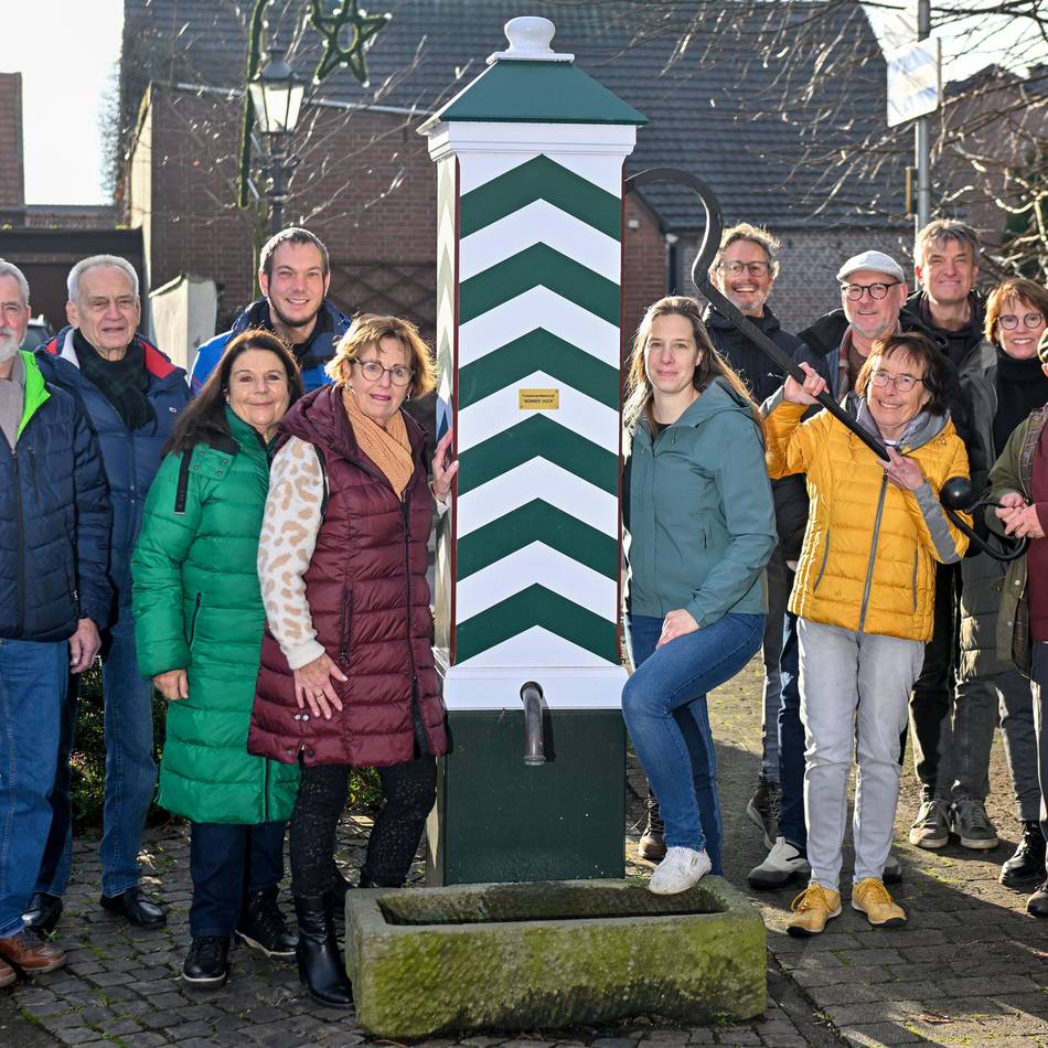Nachbarschaft in Walbeck: 300 Jahre alte Pumpe spendet Gemeinschaft