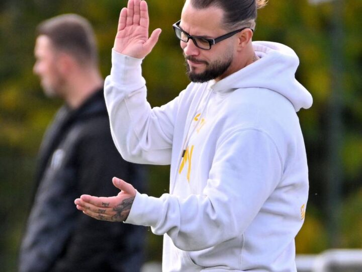 Fußball-Bezirksligist in Not: Trainer Patrick Znak schlägt beim Kevelaerer SV Alarm