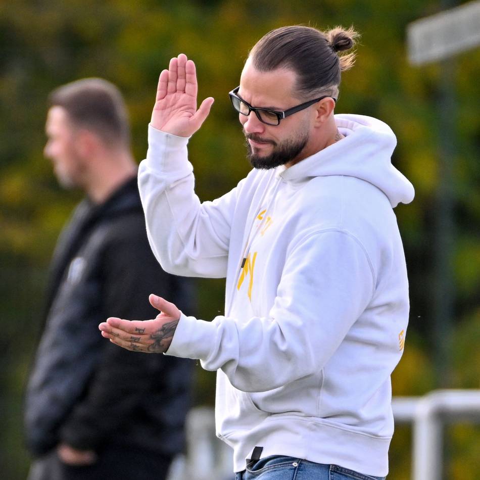 Fußball-Bezirksligist in Not: Trainer Patrick Znak schlägt beim Kevelaerer SV Alarm