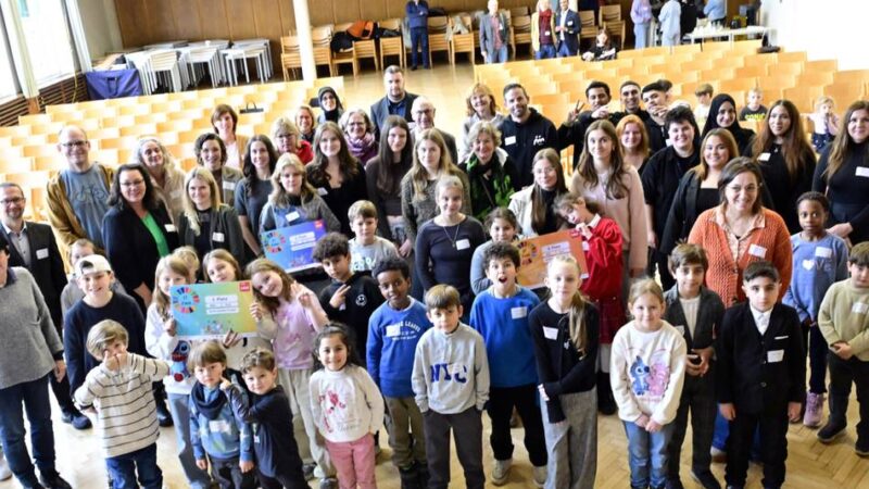 Preisverleihung in Mönchengladbach: Schüler zeigen Engagement bei der Aktion „Keine Armut“