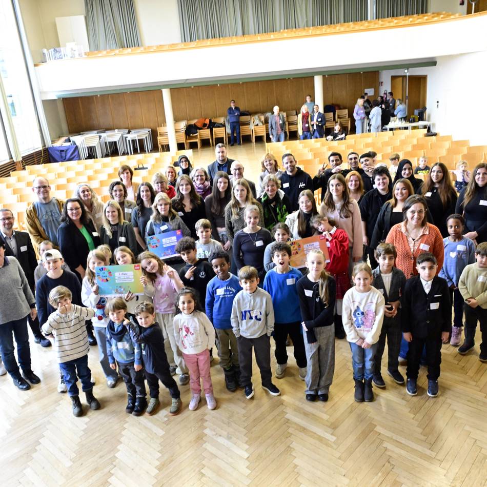 Preisverleihung in Mönchengladbach: Schüler zeigen Engagement bei der Aktion „Keine Armut“