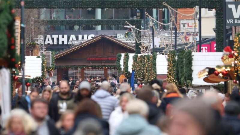 Volle Innenstädte am vierten Advent: Leverkusener Händler hoffen auf „Endspurt“ vor dem Fest