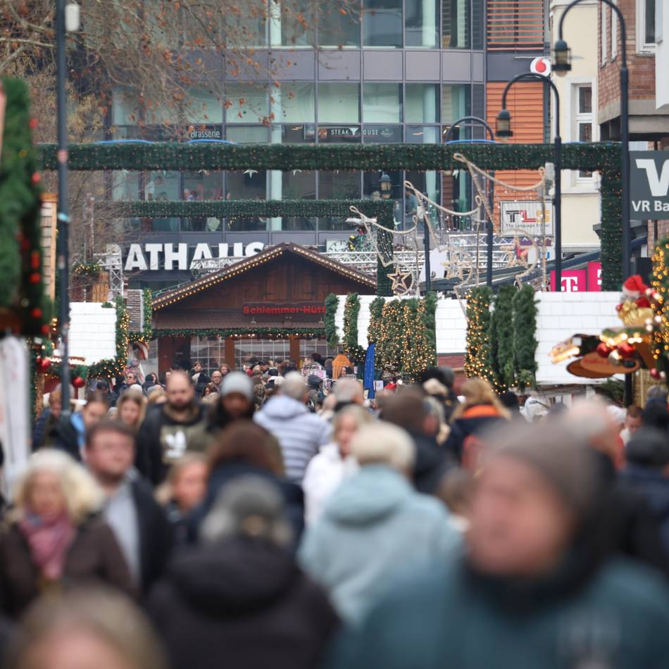 Volle Innenstädte am vierten Advent: Leverkusener Händler hoffen auf „Endspurt“ vor dem Fest